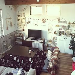 部屋全体/やっぱりこたつがでっかい/あー可愛い部屋にしたい/統一感が欲しい〜!/ごちゃごちゃうるさい...などのインテリア実例 - 2015-12-04 15:42:41