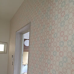 玄関 入り口 シンプル シンコール壁紙 アクセントクロス 漆喰風 漆喰風壁紙 などのインテリア実例 18 05 03 16 26 44 Roomclip ルームクリップ