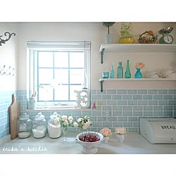 キッチン/海外インテリアに憧れる/海外のカラーセンスに憧れる/初夏のキッチン/ツル薔薇...などのインテリア実例 - 2017-06-09 07:37:08