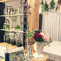 フェイクフラワーアレンジ/白の花瓶/バラのドライフラワー/いつも、いいね!をありがとうございます♡/花とグリーンのある暮らし...などのインテリア実例 - 2020-05-18 19:59:47
