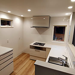 コの字キッチン L字キッチン パナソニックキッチン L字型キッチン トリプルワイドコンロ などのインテリア実例 19 03 03 07 27 01 Roomclip ルームクリップ