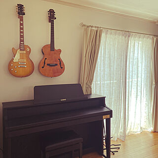 壁/天井/ピアノがあるリビング/ピアノのある暮らし/ピアノがある部屋/ギター壁掛け...などのインテリア実例 - 2023-07-12 11:09:57