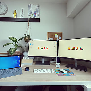 surface/MacBook Pro/デュアルディスプレイ/パソコンデスク/仕事机...などのインテリア実例 - 2021-10-16 08:41:47