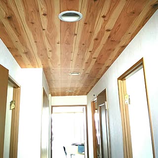 廊下 木目調壁紙のおしゃれなインテリアコーディネート レイアウトの実例 Roomclip ルームクリップ