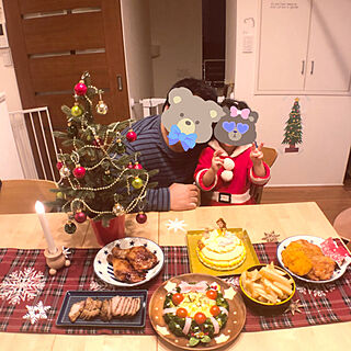 テーブルランナー/ドレスケーキ/リースサラダ/クリスマスパーティー/クリスマス...などのインテリア実例 - 2021-12-25 18:39:15