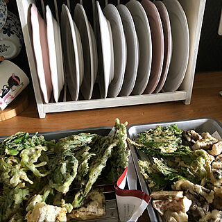 山菜天ぷら/ディッシュラック/IKEAの皿/ベッド周りのインテリア実例 - 2023-02-27 07:57:55