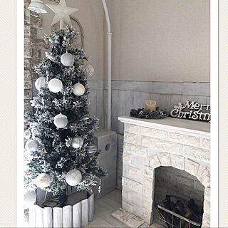 ホワイトクリスマスツリー/クリスマスツリー/ホワイト大好き/暖炉風DIY/レンガ風壁紙...などのインテリア実例 - 2018-12-09 16:10:44