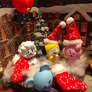 机じゃなくテーブル/フィギュアのある風景/BT21/クリスマスディスプレイ/セリア購入品...などのインテリア実例 - 2021-11-26 11:29:31