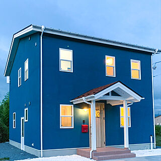赤ポスト/かわいいお家/北欧/青い壁/青い家...などのインテリア実例 - 2021-07-28 18:22:08