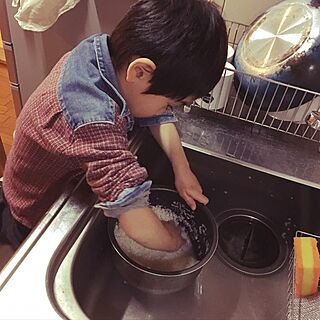 キッチン/お手伝い中♡/おててかわいい/子供と暮らす。/お米研ぎのインテリア実例 - 2016-12-25 17:26:36
