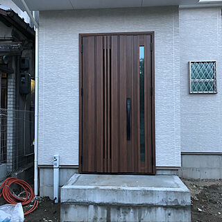 外観/玄関ドア/リクシルのドア/白い壁のお家/新築一戸建て...などのインテリア実例 - 2018-05-12 21:51:40