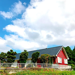 朝のハル散歩 ฅ՞•ﻌ•՞ฅﾜﾝ♥/三角屋根の我が家/また又！カメラマーク(๑･᷄ὢ･᷅ ๑)/2019.7.6☀️/三角屋根の家...などのインテリア実例 - 2019-07-06 21:55:36