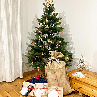 クリスマスプレゼント/クリスマスツリー/無垢床/リビングのインテリア実例 - 2022-12-25 11:31:22