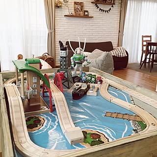 可愛すぎるフェミニンデザイン♪ 木製トーマス プレイテーブル | ccfl.ie