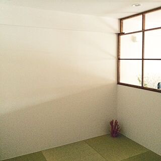 ベッド周り/白い壁/琉球畳/木の窓/リノベーションのインテリア実例 - 2015-10-21 08:59:54