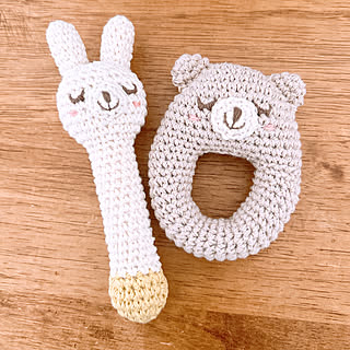 出産祝】ハンドメイド 結ん 赤ちゃん ラトル がらがら スニーカー