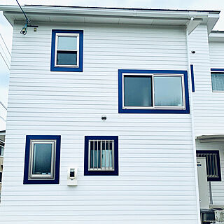 外壁/鎧張り/青×白/青い窓枠/お気に入りのカラー...などのインテリア実例 - 2021-07-10 14:56:22