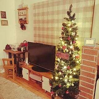 リビング/クリスマスツリー180cm/テレビ台は自分で塗装/蓄熱暖房をレンガで囲むのインテリア実例 - 2014-11-16 22:21:46