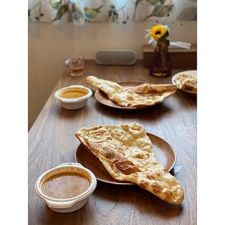 ニトリのお皿/スリコのフラワーベース/ひまわり/コメントお気遣いなく♡/カレーが好き...などのインテリア実例 - 2021-08-29 18:11:43