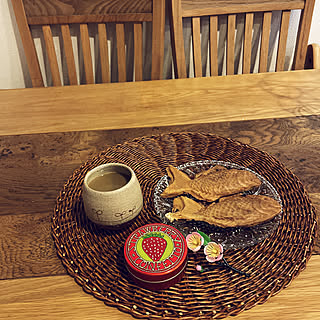 ほうじ茶ラテ+鯛焼き/ほうじ茶ラテ/いちごチョコの金平糖/たい焼き/サビサビ好き...などのインテリア実例 - 2023-03-04 17:44:56