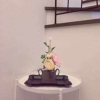 玄関/入り口/台も造花もリボンもIKEA/IKEA/お花用の台、買ったった。/海外インテリアに憧れる...などのインテリア実例 - 2017-06-06 21:35:35