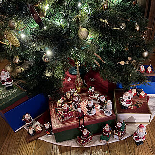 ベッド周り/DAISOのチビサンタ/クリスマス/好きな物に囲まれて/心地よい暮らし...などのインテリア実例 - 2023-12-14 20:58:24