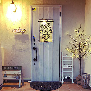 アイアン Lixil玄関ドアのおしゃれなアレンジ 飾り方のインテリア実例 Roomclip ルームクリップ