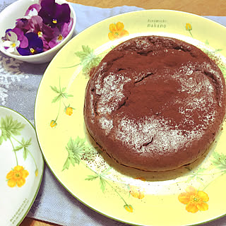 チョコケーキ/ビオラの季節╰(✿´⌣`✿)╯♡/ヒロミチナカノ/手作りケーキ/おやつ時間...などのインテリア実例 - 2021-01-14 18:39:55