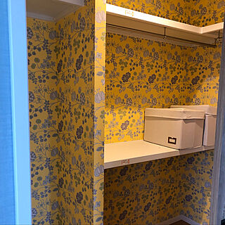 ベッド周り/パイプ2段/黄色い壁/花柄壁紙/WICのある寝室のインテリア実例 - 2018-06-25 23:16:42
