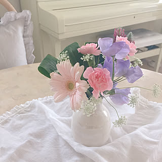 ガーベラ スイトピーのおしゃれなアレンジ 飾り方のインテリア実例 Roomclip ルームクリップ ガーベラ スイトピーのおしゃれなアレンジ 飾り方のインテリア実例 Roomclip ルームクリップ