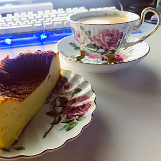 ケーキ/コーヒータイム/コーヒーカップ&ソーサー/バラ/薔薇...などのインテリア実例 - 2022-04-23 14:53:33