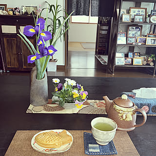 庭の花を飾る/冷凍鯛焼き/備前焼花瓶/リラックスタイム/RCの出会いに感謝♡...などのインテリア実例 - 2023-03-12 15:55:54