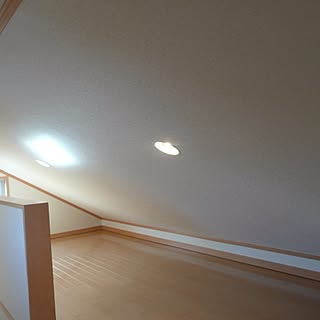 部屋全体/連投すみません/犬じゃなくてごめんなさい(*/▽＼*)/片流れ屋根のLOFTは鋭角よ/上手く収納出来てません(*;-;*)...などのインテリア実例 - 2015-04-19 21:42:37