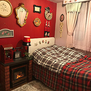ベッド周り/タータンチェックのベッドカバー/壁のセルフペイント/赤い壁/ベッドDIY...などのインテリア実例 - 2019-01-07 11:11:39