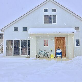 玄関/入り口/ガルバリウム/切妻屋根/雪と暮らす/子育てインテリア...などのインテリア実例 - 2017-02-12 09:10:59