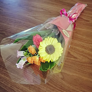 花束 花瓶がない のおしゃれなアレンジ 飾り方のインテリア実例 Roomclip ルームクリップ