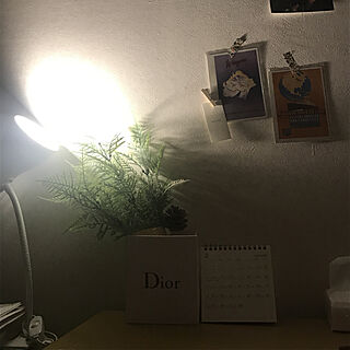 机/Dior/ポストカード/3COINS/ニトリのインテリア実例 - 2018-02-11 19:27:49