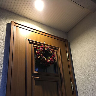 人感センサーライト/玄関ドア外側のリース/玄関ドア LIXIL/玄関ドア/クリスマスリース...などのインテリア実例 - 2021-12-14 22:13:37
