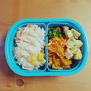 机/1歳3ヶ月のお弁当/男の子の居る部屋/賃貸でも楽しく♪/沖縄の定番弁当おかずのインテリア実例 - 2017-10-19 09:30:27