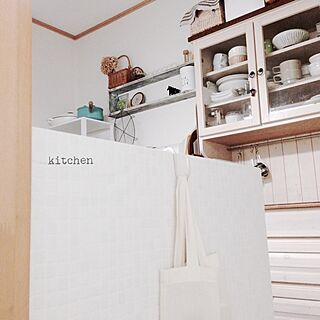 キッチン/白い空間/ナチュラル/壁紙を貼りました/食器棚...などのインテリア実例 - 2014-01-30 21:29:14