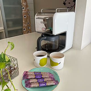 デロンギ お洒落なコーヒーメーカー【6杯用】 燃やさ CMB6-BL