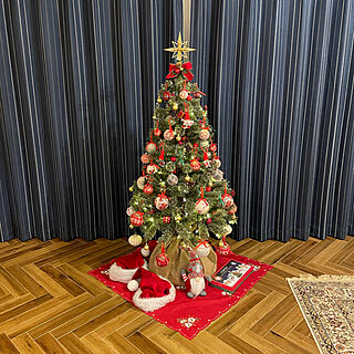 リビング/ヘリンボーンの床/クリスマスディスプレイ/クリスマスツリー120cm/クリスマス...などのインテリア実例 - 2023-11-17 03:44:23