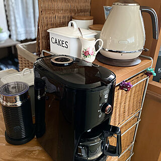 アイリスオーヤマ全自動コーヒーメーカー/CAKE缶には紅茶/デロンギ電気ケトル/お茶セット/賃貸暮らし...などのインテリア実例 - 2021-01-19 15:39:59