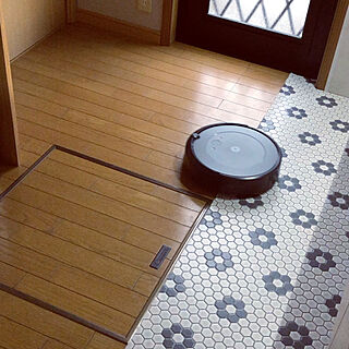 段差乗りこえる/ルンバお掃除中/Roombaのある暮らし/iRobotルンバ/ルンバi2...などのインテリア実例 - 2022-09-19 11:47:40