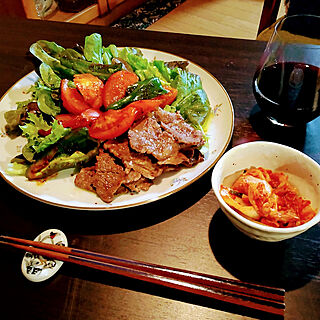 リビング/夜ご飯/日本の古い食器/いつもありがとうございます。/焼肉サラダのインテリア実例 - 2022-04-20 20:02:25