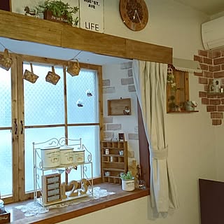 部屋全体/賃貸でも楽しく♪/セリア/ニトリの時計/カーテンボックスDIY...などのインテリア実例 - 2016-04-02 18:31:03