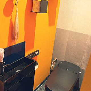 エコカラットの壁/ネロマルキーネの床/オレンジの壁/バス/トイレのインテリア実例 - 2021-10-04 19:37:53