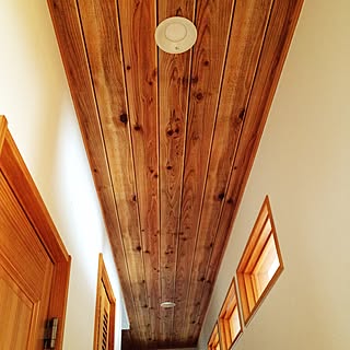 廊下 木目調壁紙のおしゃれなインテリアコーディネート レイアウトの実例 Roomclip ルームクリップ