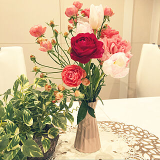 お花に癒されます♡/お花を飾る/花瓶敷きレース/ピンクの花/薔薇...などのインテリア実例 - 2022-02-08 15:53:17