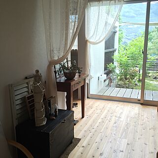 机/ふるいもの/中庭/片流れ平屋の家/無垢の床...などのインテリア実例 - 2016-06-02 07:36:49